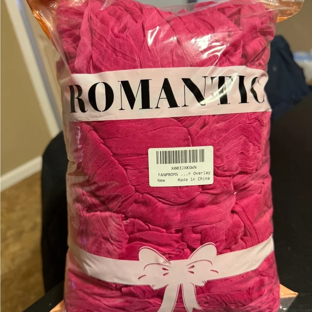 Pink Table Runner Set - Picture 2 of 2